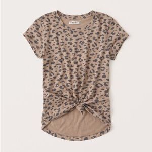 NWT Abercrombie & Fitch size small animal print knotted crew tee